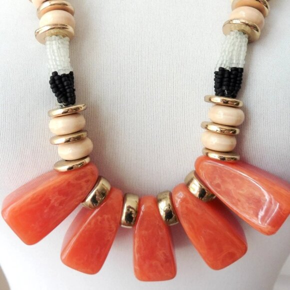 Anthropologie Bauble Bijous Coral/Ivory /Gold Chunky Heavy Statement Necklace - Picture 2 of 3